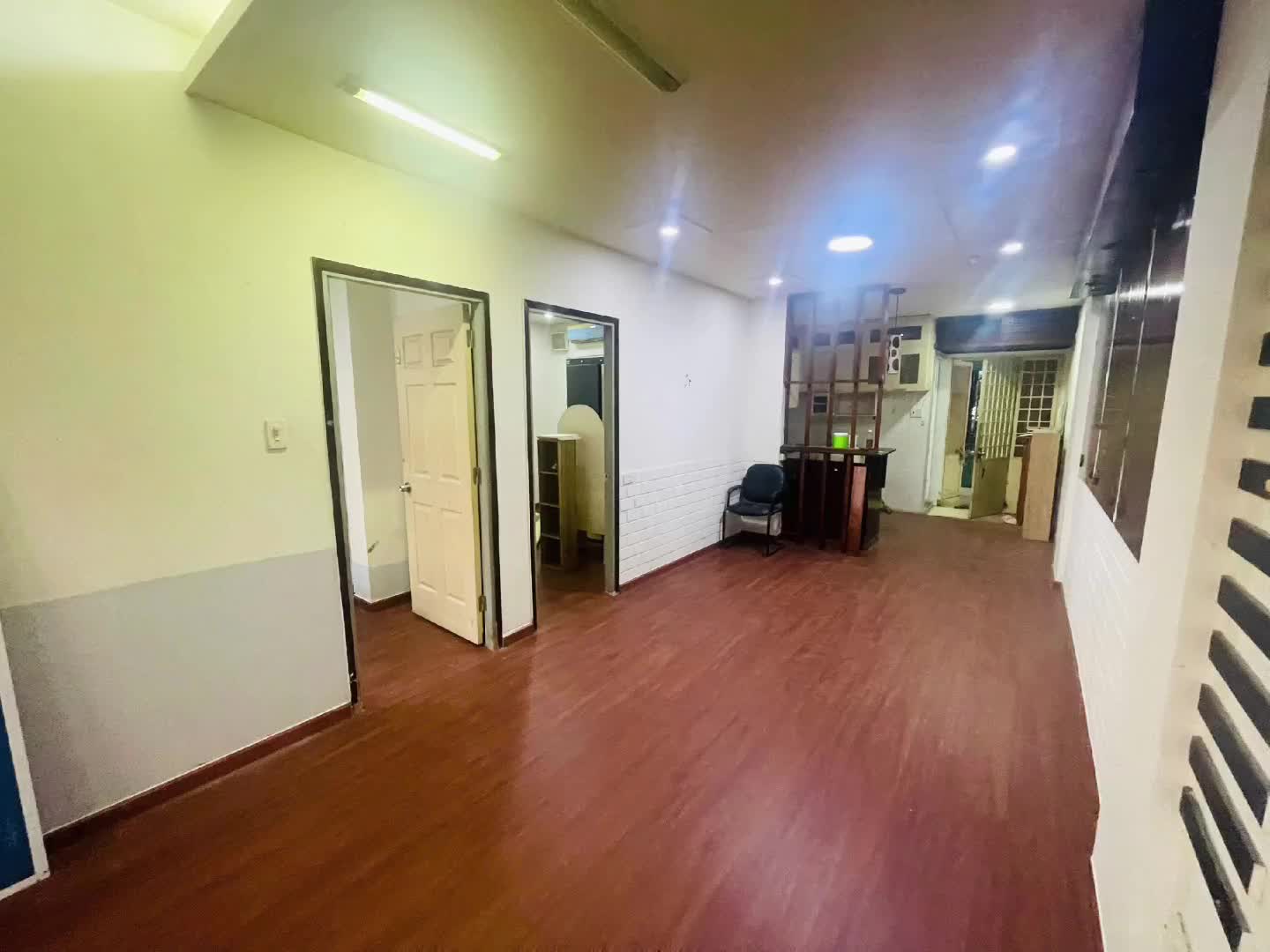 BÁN GẤP CHUNG CƯ NGÔ TẤT TỐ, LÔ C CÓ THANG MÁY, 2PN GIÁ RẺ - ảnh 2