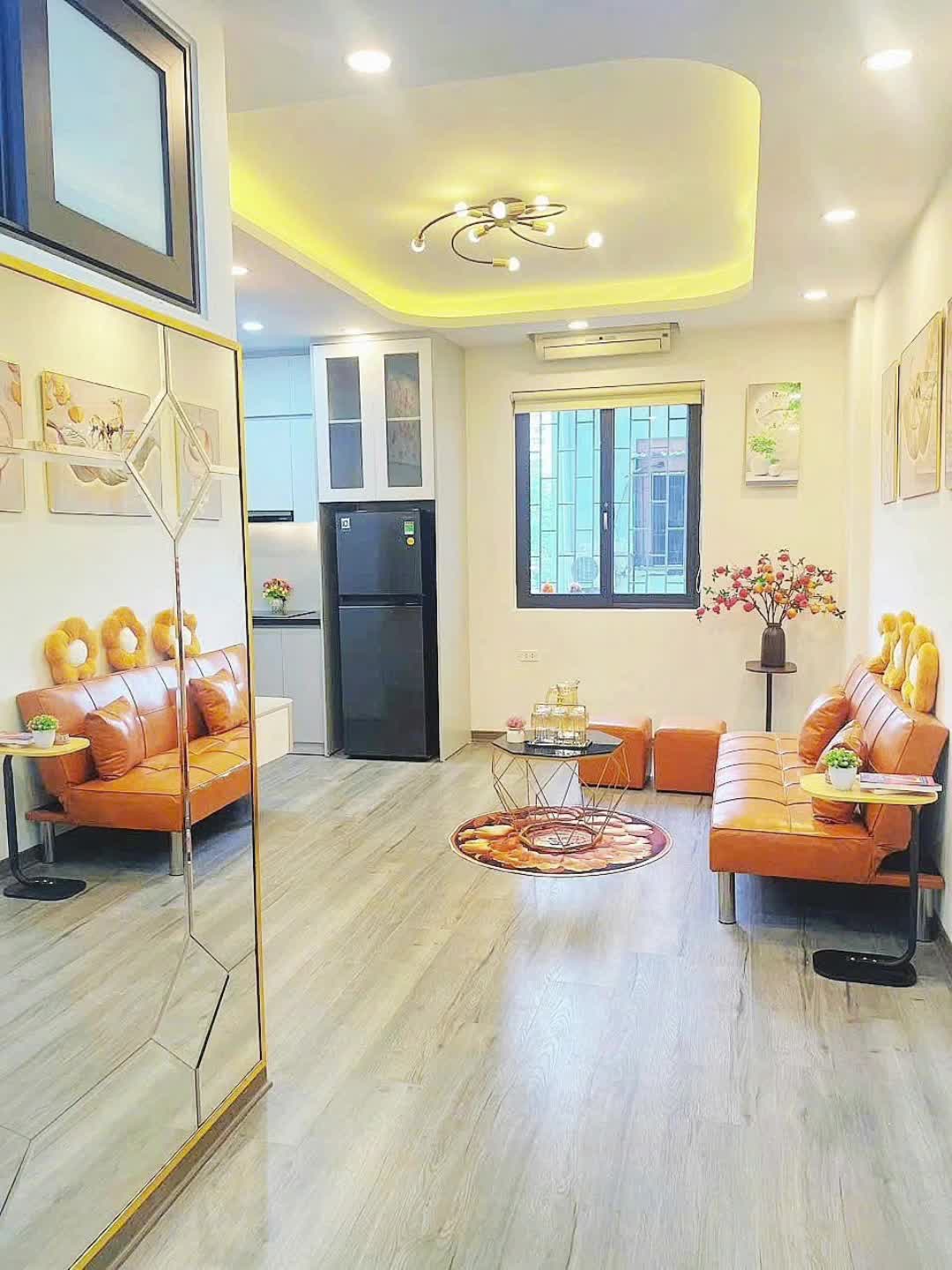 Bán gấp căn hộ chung cư Nam Trung Yên trung tâm, Cầu Giấy, 50m2, 2 ngủ 2WC, giá 4,45 tỷ, sổ đỏ cất két - ảnh 2